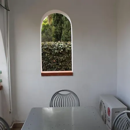 Grazioso Bilocale A 200 M Dal Mare In Con Piscina E Wi-fi Lejlighed *
