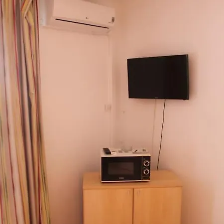 Grazioso Bilocale A 200 M Dal Mare In Con Piscina E Wi-fi * Linguizzetta